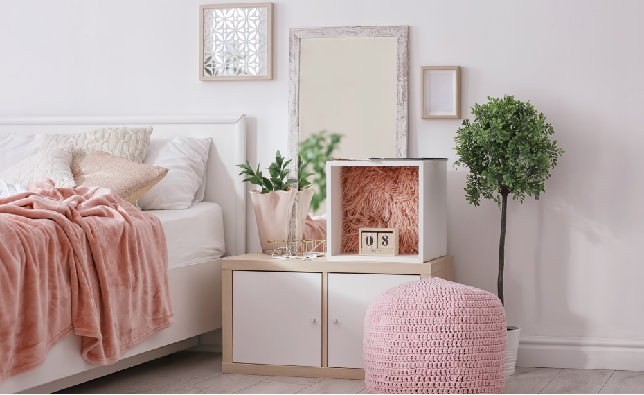 Bedroom accents with coral bedding and decorative items